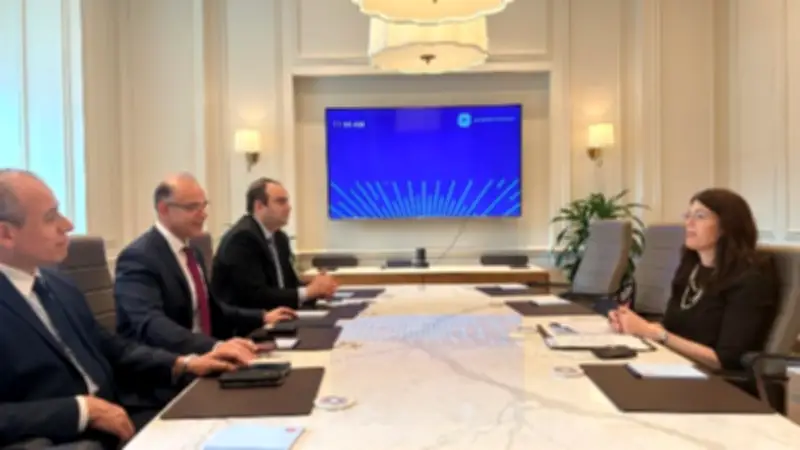 وزير الاستثمار في واشنطن: تركيز على فرص النمو وملف الطروحات في قطاع التأمين