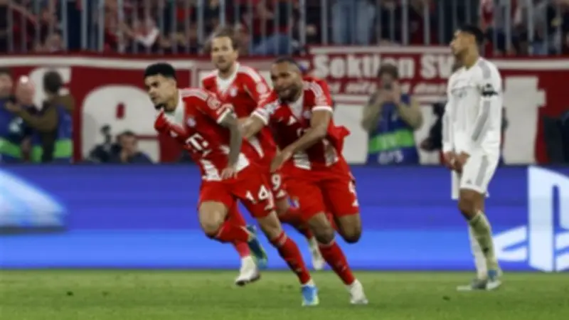 بايرن ميونخ يتوج بلقب الدوري الألماني بعد فوز كبير على شتوتجارت