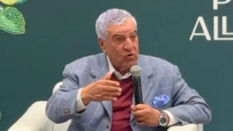 زاهي حواس أول من قاد المطالبات الرسمية لاسترداد رأس نفرتيتي بالوثائق التاريخية