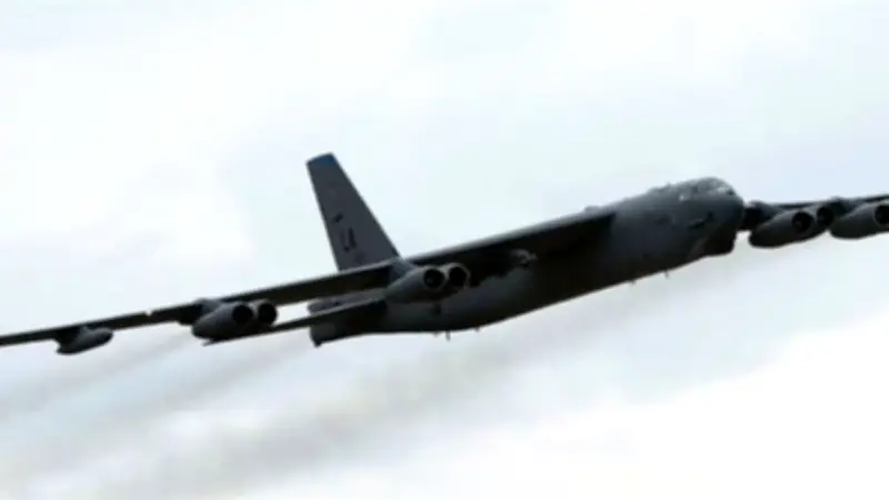 قاذفات B-52 الأمريكية تحلق فوق إيران بعد تدمير دفاعاتها الجوية