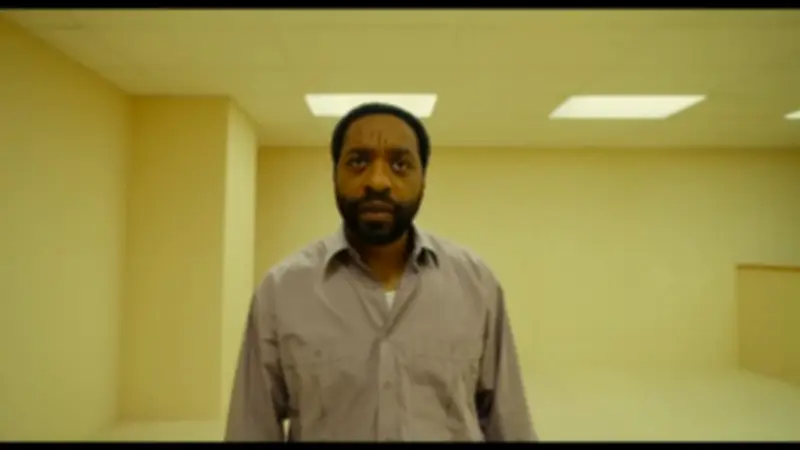 البرومو الأول لفيلم Backrooms يثير الترقب: رحلة في متاهة الرعب الرقمي