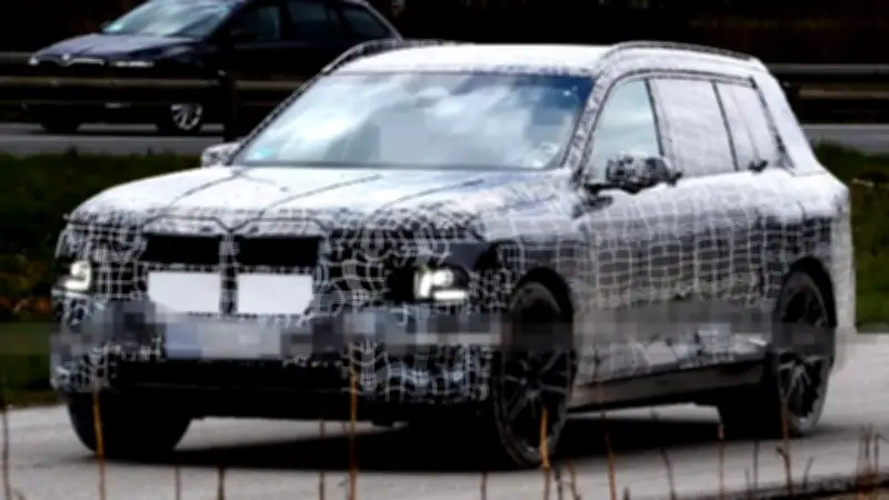 بترقيات استثنائية.. شاهد سيارة BMW iX7 الجديدة: تصميم كلاسيكي بتقنيات ثورية
