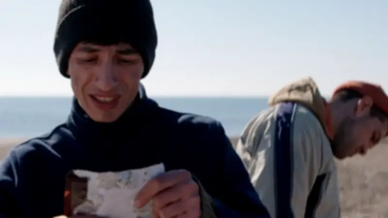 فيلم Dead Dogs Don’t Bite يسلط الضوء على فساد النفوس عبر عالم النفايات في مهرجان إسطنبول