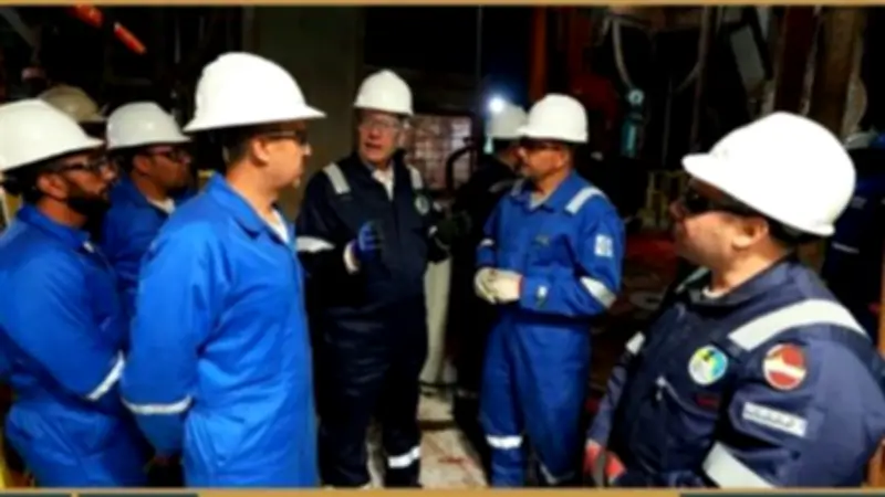 وزير البترول يبيت مع العاملين على الحفار «EDC 73» خلال جولة تفقدية في الصحراء الغربية