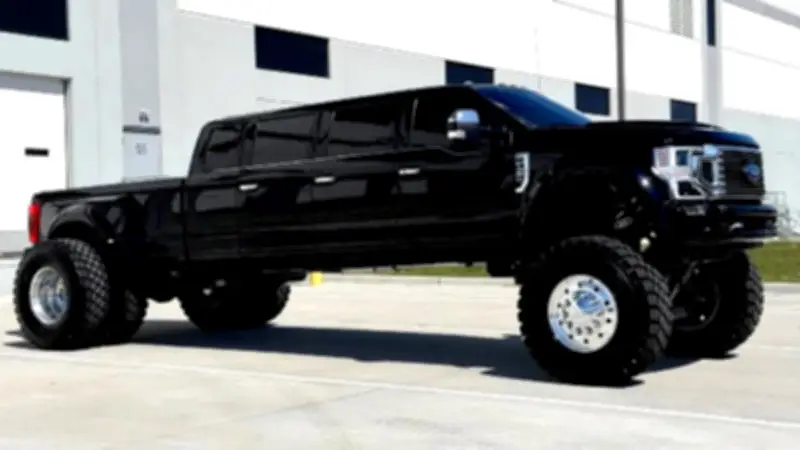 فورد F-450 المعدلة بـ6 أبواب: أغلى شاحنة في العالم بفاتورة وقود خيالية