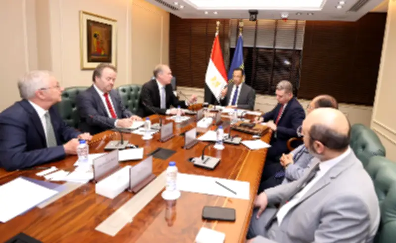 وزير الاتصالات يبحث مع HMD توسيع تصنيع هواتف نوكيا بمصر