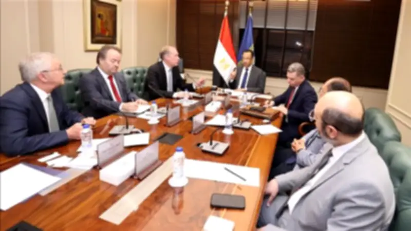 وزير الاتصالات يبحث مع HMD خطط توسع تصنيع هواتف نوكيا في مصر