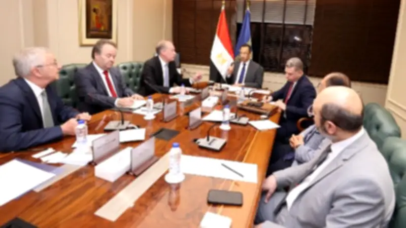 وزير الاتصالات يبحث مع HMD توسع تصنيع هواتف نوكيا في مصر