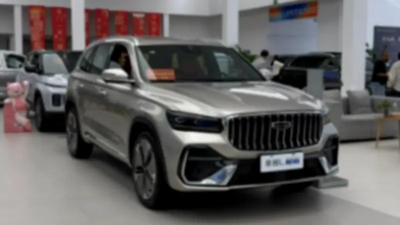 سعر جيلي مونجارو i-HEV الهجينة 2026 في السعودية يبدأ من 127 ألف ريال