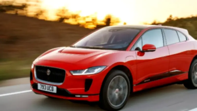 جاجوار تحذر مالكي سيارات I-Pace من خطر الحريق وتطلب ركنها خارج المنازل
