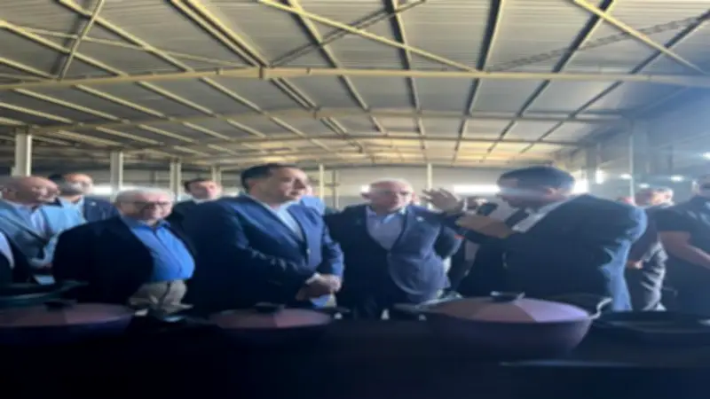 رئيس الوزراء يتفقد مصنع new sefloon للأواني بالمنطقة الاقتصادية لقناة السويس