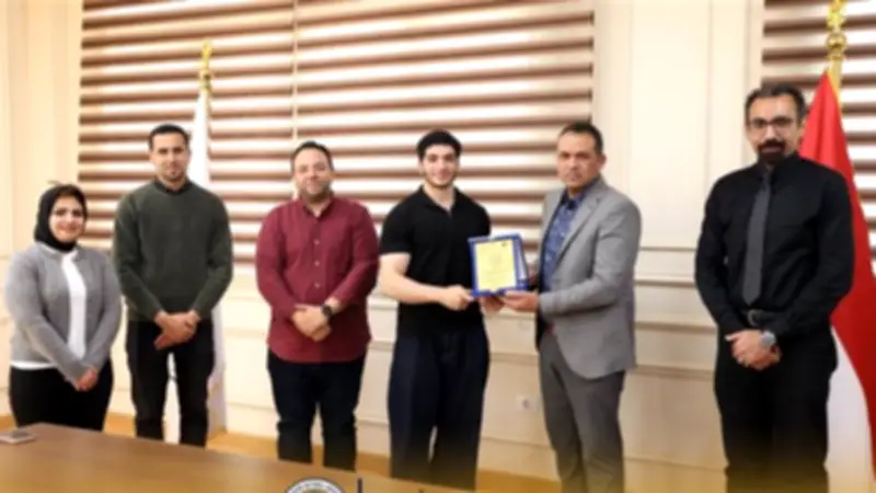 رئيس جامعة المنصورة الأهلية يكرم أبطال بطولة Powerverse 2 لرفع الأثقال