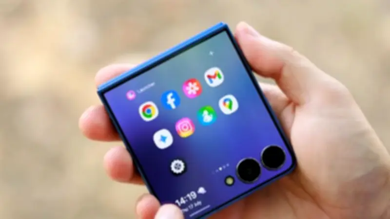 تسريبات جديدة تكشف تفاصيل تصميم هاتف Samsung Galaxy Z Flip 8 القابل للطي