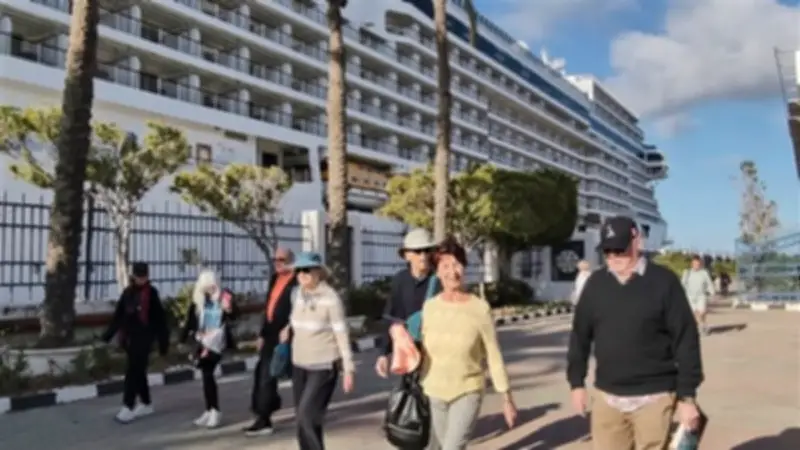 ميناء الإسكندرية يستقبل السفينة السياحية Seven Seas Grandeur وعلى متنها 1300 راكب