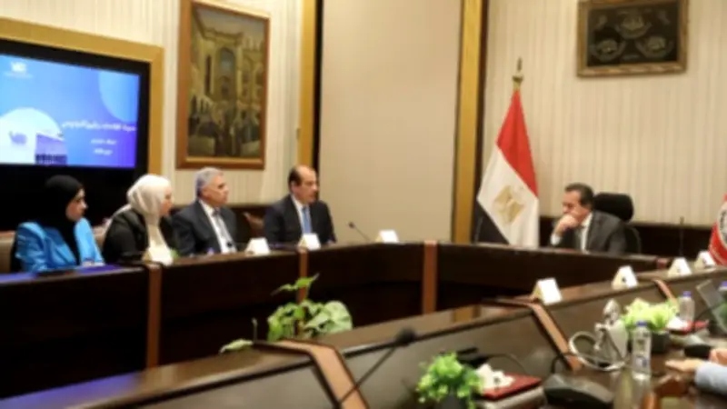 وزير الصحة يبحث مستجدات مدينة اللقاحات ويؤكد إطلاق أكاديمية VBC لتوطين الصناعات الحيوية