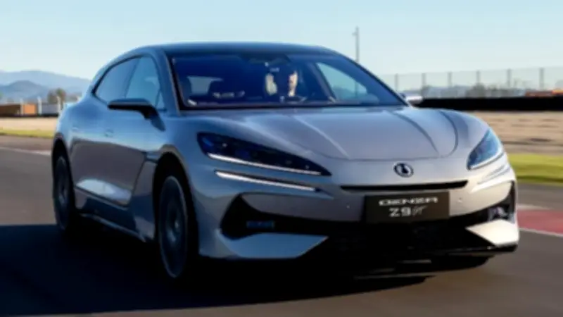 دينزا Z9GT تصل أوروبا: شحن فائق السرعة وأداء مذهل في عالم السيارات الكهربائية الفاخرة