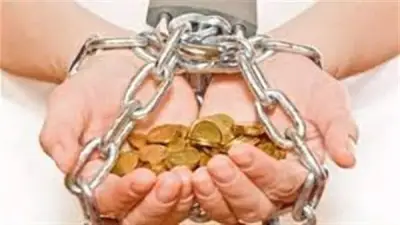 هل الذنوب تنقص الرزق وتسبب الفقر؟.. 10 أمور تنغص حياتك فاجتنبها