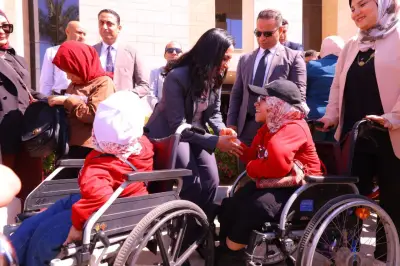 توزيع 1000 عصا بيضاء و125 كرسي تعويضي لطلاب الجامعات من ذوي الإعاقة