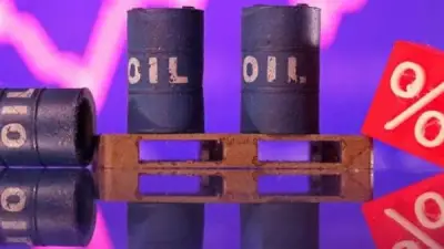 انخفاض مؤقت لمؤشر النفط عالمياً إلى 105.60 دولار للأوقية وسط تقلبات جيوسياسية