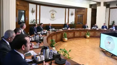 الحكومة توقف غلق المحال 11 مساءً ونواب يشيدون بالقرار