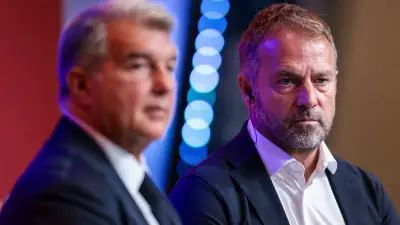 برشلونة يخطط لإنفاق 160 مليون يورو لضم ألفاريز وباستوني في صفقات نارية