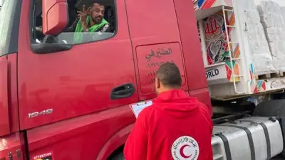 الهلال الأحمر المصري يطلق قافلة «زاد العزة» رقم 172 محملة بمساعدات إنسانية ووقود لغزة