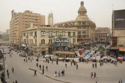 صورة نادرة تكشف ملامح شارع عبد العزيز في منطقة العتبة بالقاهرة عام 1912