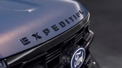 فورد تزيّن إكسبيديشن 2027 بطلاء موستانج دارك هورس الفاخر في إصدار خاص