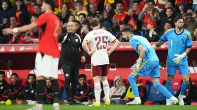 وزير كتالونيا ينتقد هتافات جماهير إسبانيا العنصرية ضد مصر ويحذر من تأثيرها على مونديال 2030