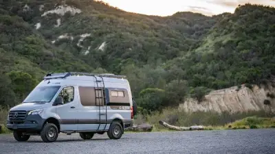 شاحنة مرسيدس سبرينتر تتحول إلى منزل متنقل فاخر بسعر 219 ألف دولار