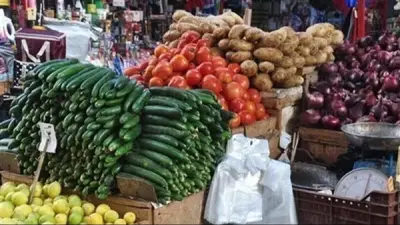 تقلبات أسعار الخضار في سوق العبور: الطماطم تصل إلى 25 جنيها والبامية تشهد انخفاضًا ملحوظًا