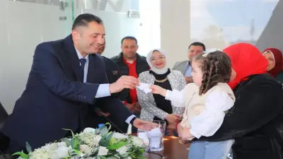 محافظ دمياط يشهد قرعة اختيار 3 أمهات مثاليات لأداء العمرة