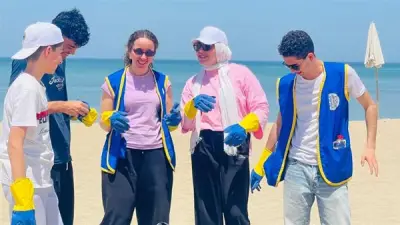 حملة تنظيف شاطئ أبطال التحدي بالإسكندرية بمشاركة 35 شابًا