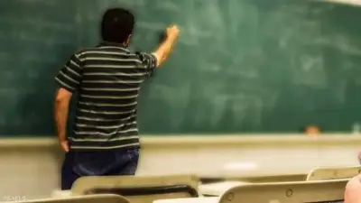 معلمو الحصة فوق 45 سنة يطالبون بالتعيين ومساواتهم بزملائهم