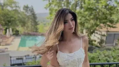 ميرنا جميل تتألق بفستان أبيض وتكشف تفاصيل مسلسل اللعبة 5