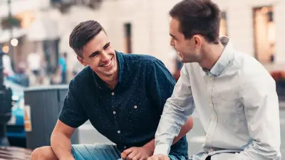 ضوابط المزاح في الشرع: 5 شروط للمزاح المقبول دون كذب أو إيذاء