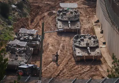 جيش الاحتلال يعلن استهداف 5 عناصر من حزب الله بجنوب لبنان