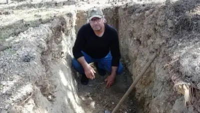 بعد 9 حوادث مميتة.. تركي ينجو ويحفر قبره بيديه