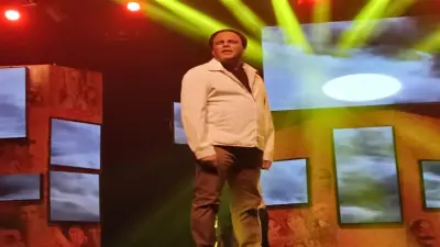 عودة العرض المسرحي «نوستالجيا 90/80» في احتفالات الربيع على مسرح البالون