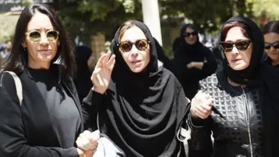 لبلبة وكريم عبد العزيز يشاركان في تشييع جنازة والد منة شلبي بمسجد الفاروق بالمعادي