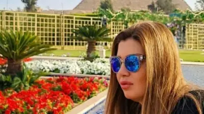 رانيا فريد شوقي تشارك صورة أمام الأهرامات وتدعو لتذوق الجمال بعيداً عن الاعتياد