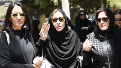 منة شلبي تستقبل المعزين في والدها بمسجد المشير طنطاوي يوم الأربعاء