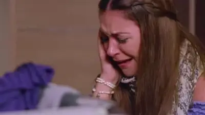 نقابة المهن التمثيلية تمنع تصوير عزاء والد منة شلبي لحماية خصوصية الأسرة