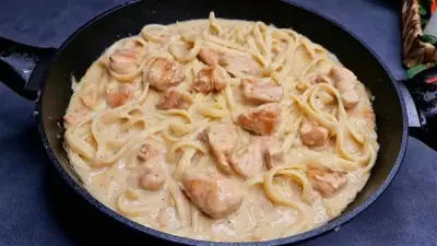 طريقة عمل مكرونة الوايت صوص بالفراخ: وجبة سريعة ولذيذة للعائلة