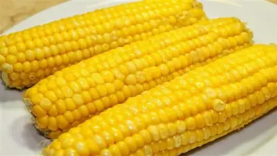 طريقة عمل الذرة المسلوقة بالزبد في المنزل: وجبة خفيفة شهية وصحية للعائلة