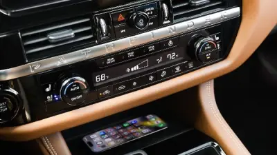 عودة الأزرار المادية في السيارات: نهاية عصر الشاشات اللمسية الضخمة