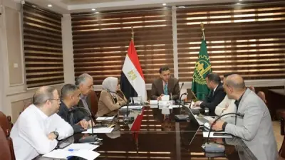 محافظ القليوبية يبحث تطوير منظومة النقل الجماعي مع جهاز تنظيم النقل البري