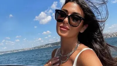 ميرنا نور الدين تخطف الأنظار بإطلالة صيفية أنيقة على اليخت عبر إنستجرام