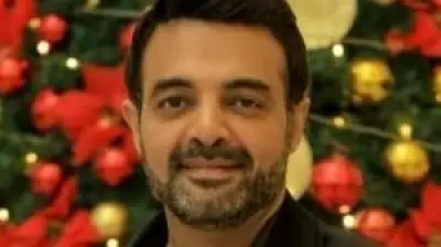 عمرو محمود ياسين يحذر: نظرية المؤامرة مرض نفسي يهدد العقل والمنطق