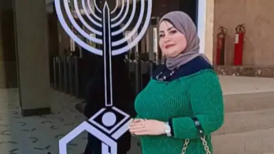 الاحتواء في العلاقات: فطرة أنثوية أم مسؤولية رجلية؟ تحليل عميق للدكتورة أمل منصور